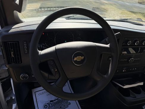 Used 2025 Chevrolet Express 3500 LT w/ LT Preferred Equipment Group image 18
