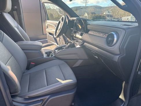 Used 2025 Chevrolet Colorado ZR2 w/ Technology Package image 14