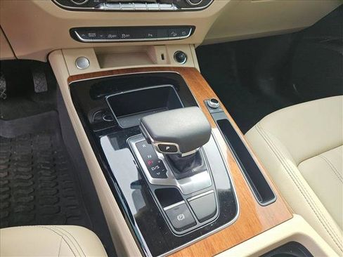 Used 2023 Audi Q5 2.0T Premium w/ Convenience Package image 17