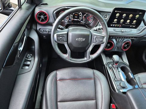 Certified 2025 Chevrolet Blazer RS FWD image 30