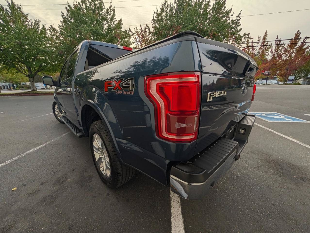 Used 2017 Ford F150 Lariat w/ Equipment Group 502A Luxury AWD/4WD image 4