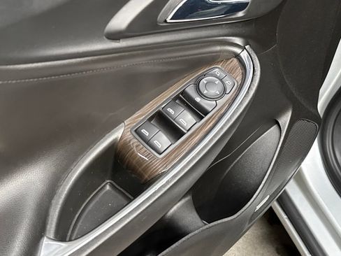 Used 2020 Chevrolet Malibu Premier image 20