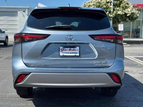 Used 2024 Toyota Highlander Platinum FWD image 10