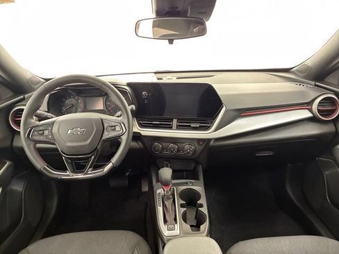 Used 2024 Chevrolet Trax RS FWD image 20