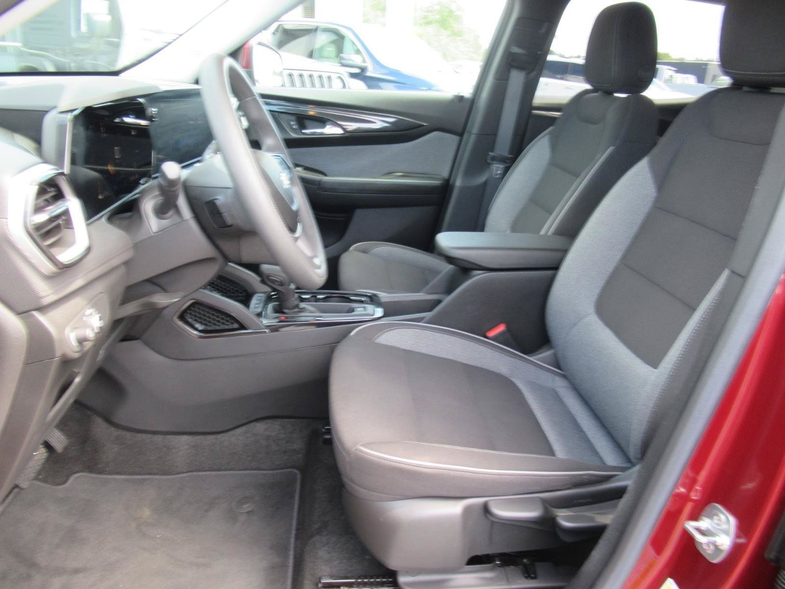 Certified 2024 Chevrolet TrailBlazer LT w/ Driver Confidence Package FWD image 18