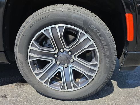 Used 2024 Jeep Wagoneer Series II w/ Flexible Seating Group image 9