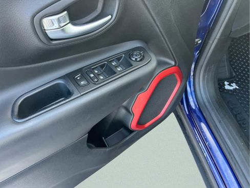 Used 2020 Jeep Renegade Trailhawk w/ Cold Weather Group image 21