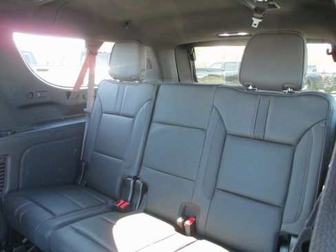 Used 2023 Chevrolet Suburban RST image 21