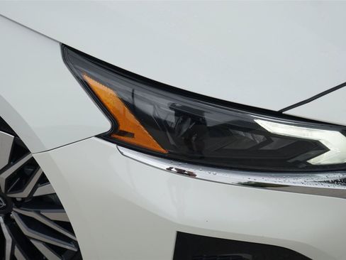 Used 2024 Nissan Altima 2.5 SV FWD image 3