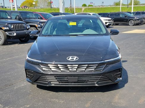 New 2026 Hyundai Elantra SEL Sport FWD image 2