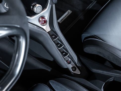 Used 2024 McLaren 750S image 37