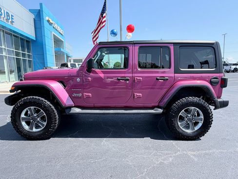 Used 2022 Jeep Wrangler Unlimited Sahara w/ Cold Weather Group AWD/4WD image 4