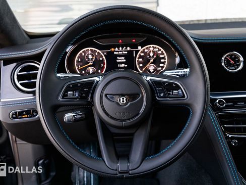 Used 2024 Bentley Flying Spur V8 image 26