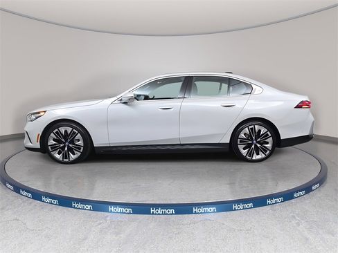 Used 2025 BMW i5 xDrive40 w/ Premium Package image 9