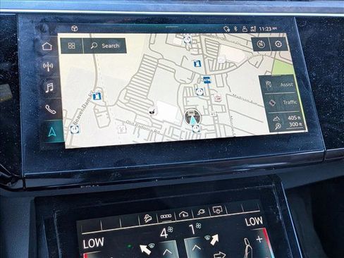 Used 2022 Audi e-tron Premium w/ Convenience Plus Package image 8