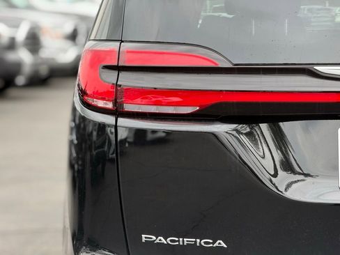 New 2026 Chrysler Pacifica Select image 8