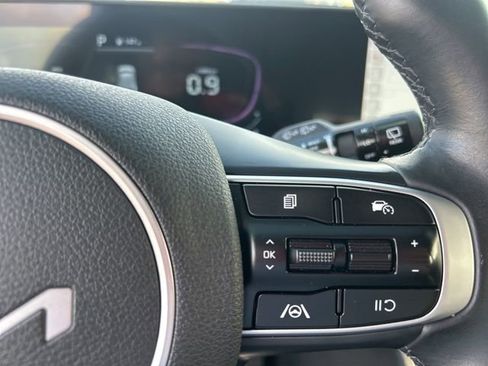 Used 2024 Kia Sportage EX image 19