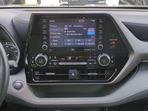 Used 2022 Toyota Highlander Limited FWD image 18