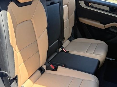Used 2025 Porsche Cayenne AWD/4WD image 20