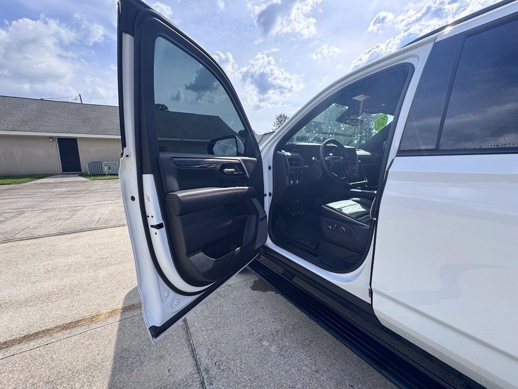 Used 2025 GMC Yukon AT4 Ultimate AWD/4WD image 12