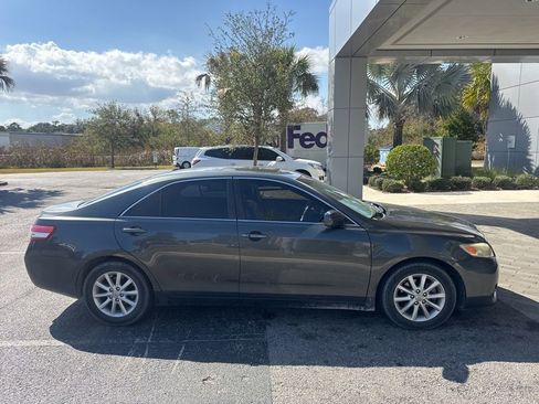 Used 2011 Toyota Camry XLE image 8
