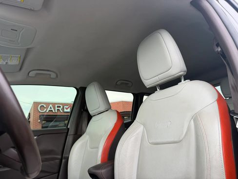 Used 2017 Jeep Renegade Limited FWD image 8