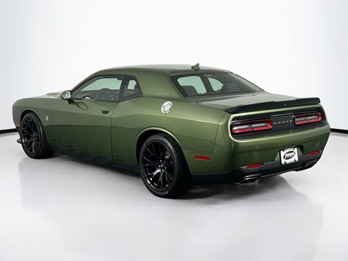 Used 2018 Dodge Challenger R/T Scat Pack w/ Dynamics Package RWD image 9