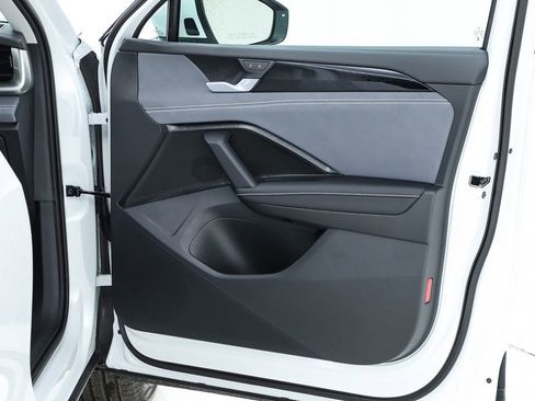 New 2026 Volkswagen Tiguan SE image 32