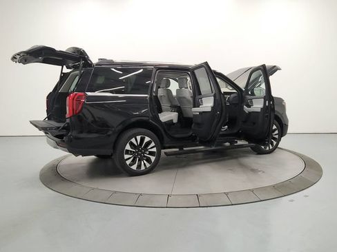 Used 2025 Ford Expedition Platinum w/ Driver's Package AWD/4WD image 16