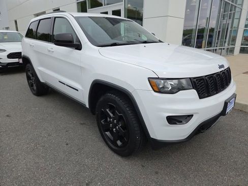 Used 2018 Jeep Grand Cherokee Laredo AWD/4WD image 11