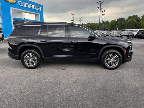 Used 2026 Chevrolet Traverse LT w/ Driver Confidence Package FWD image 2