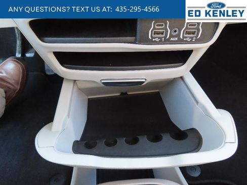Used 2024 Chrysler Pacifica Limited FWD image 13