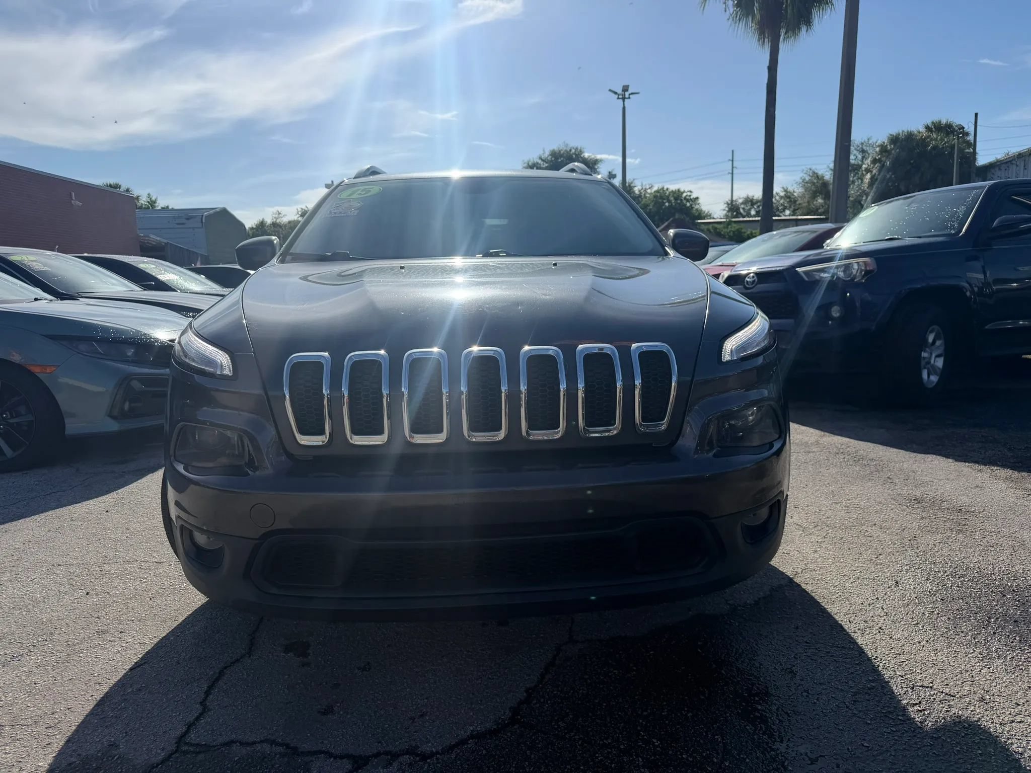 Used 2015 Jeep Cherokee Latitude FWD image 2