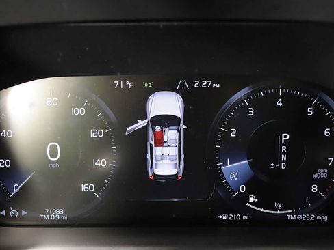 Used 2020 Volvo XC60 T5 Momentum w/ Protection Package AWD/4WD image 5