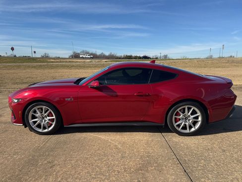 Used 2024 Ford Mustang GT Premium image 4
