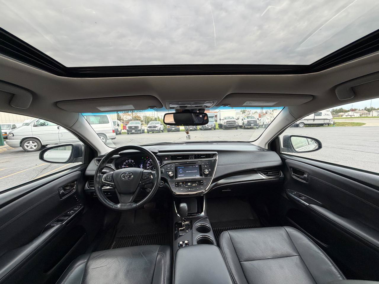 Used 2018 Toyota Avalon Limited w/ All Weather Liner Package FWD image 12