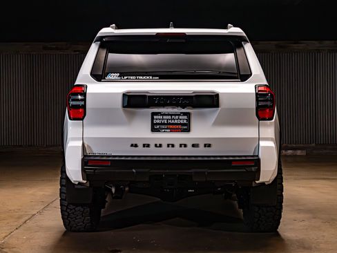 Used 2025 Toyota 4Runner SR5 AWD/4WD image 8