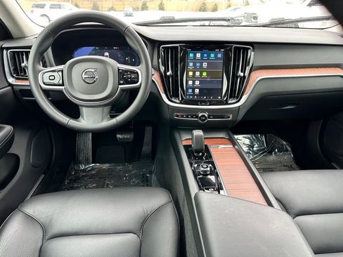 Used 2025 Volvo V60 B5 Cross Country Plus image 13