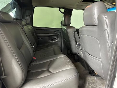 Used 2004 Chevrolet Avalanche 2500 w/ Preferred Equipment Group AWD/4WD image 25