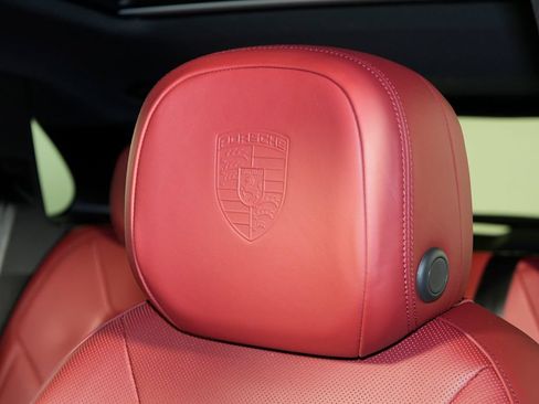 Certified 2023 Porsche Cayenne AWD/4WD image 21
