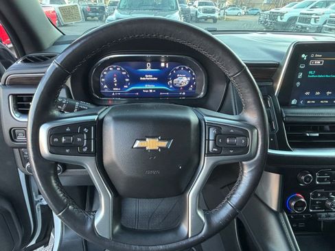 Used 2022 Chevrolet Suburban LT w/ Luxury Package image 15