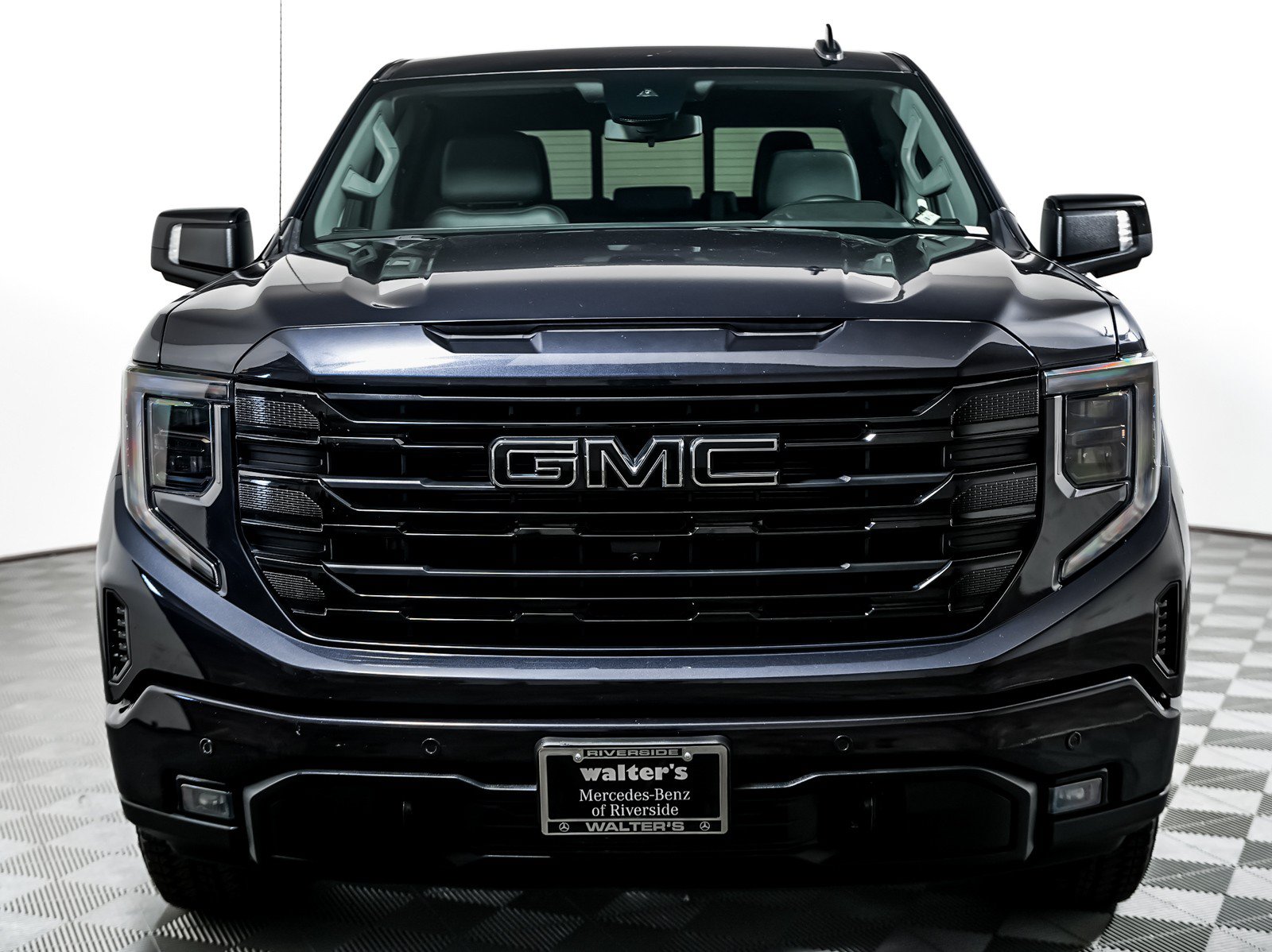 Used 2025 GMC Sierra 1500 Elevation w/ Elevation Premium Package AWD/4WD image 4