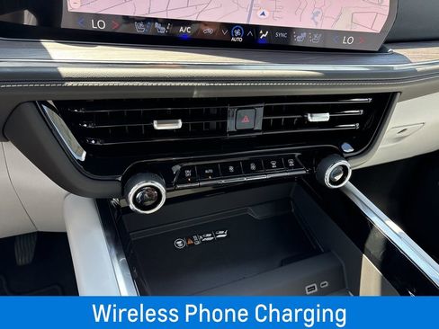 New 2025 Chevrolet Suburban Premier image 19