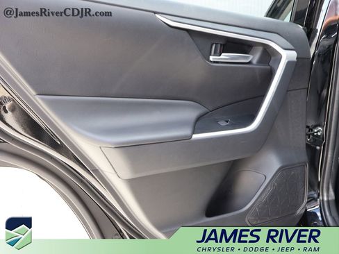 Used 2025 Toyota RAV4 XLE AWD/4WD image 16
