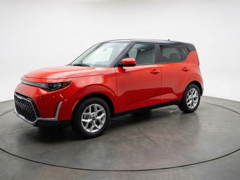 Used 2025 Kia Soul LX w/ LX Technology Package image 3