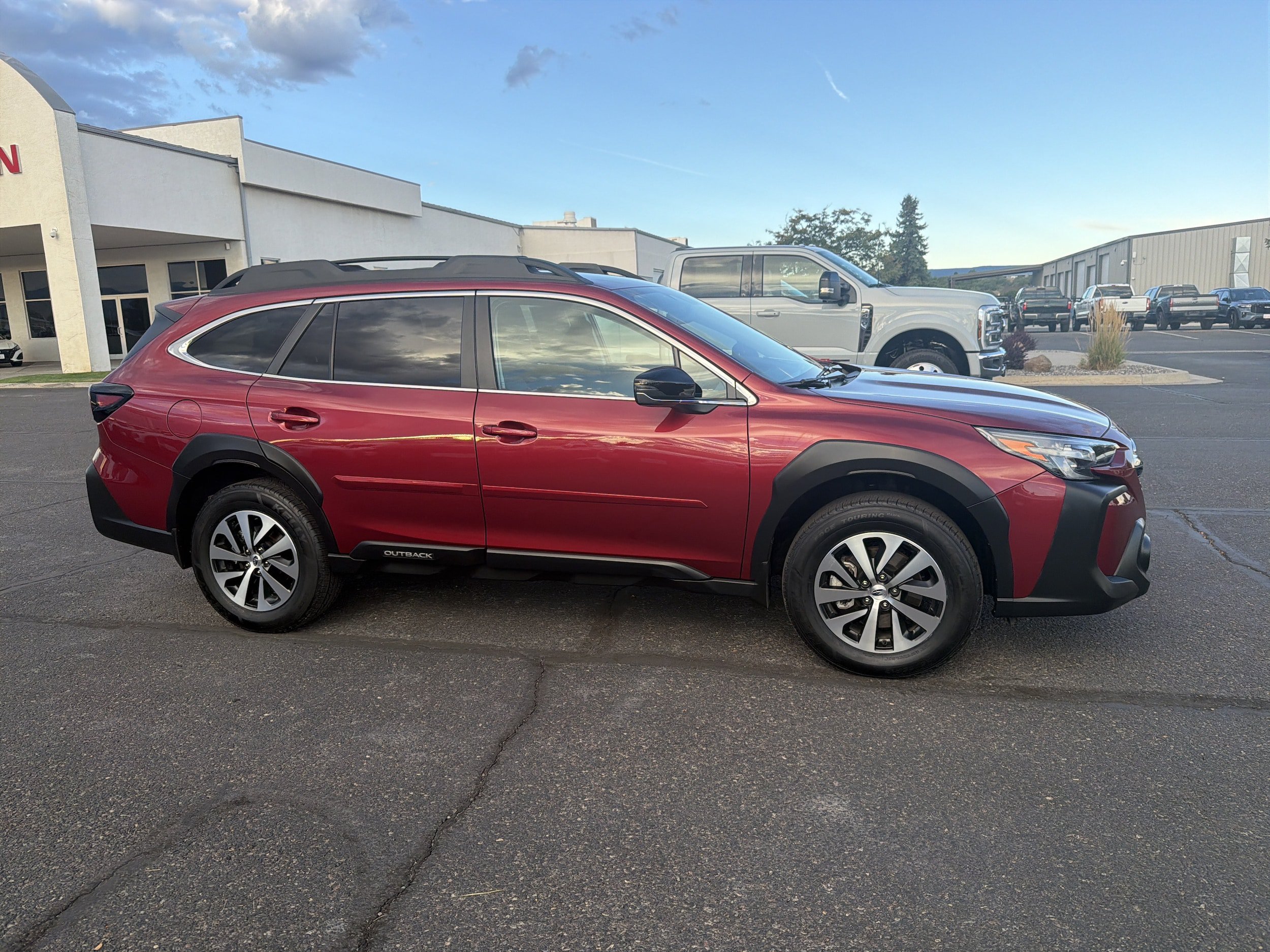 Used 2024 Subaru Outback Premium AWD/4WD image 4