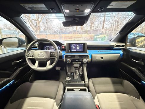 Used 2025 Toyota Tacoma SR image 31