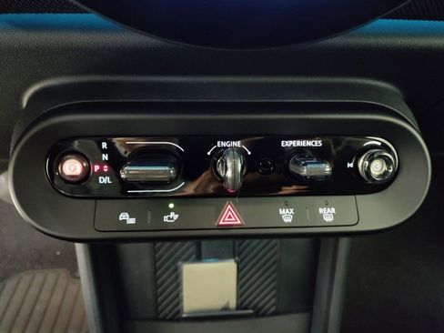 Used 2025 MINI Cooper 2-Door Hardtop image 19