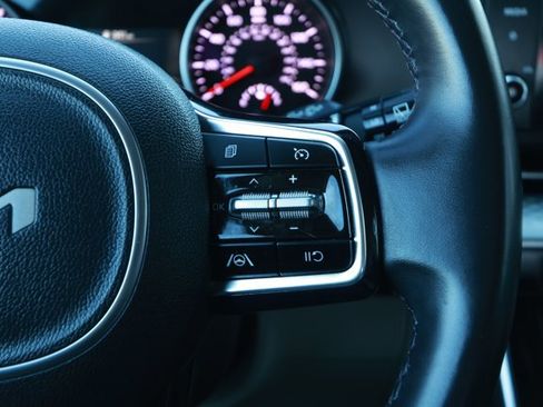 Used 2024 Kia Carnival LX image 14