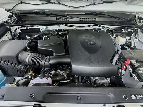 Used 2018 Toyota Tacoma SR5 image 9